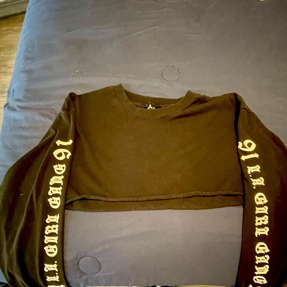 black long sleeve crop top